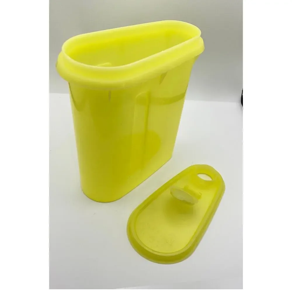 Vintage Tupperware 792 Yellow 1 Qt Beverage Buddy Store & Pour Container